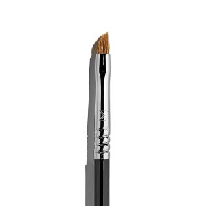 E06 Winged Liner™ Brush